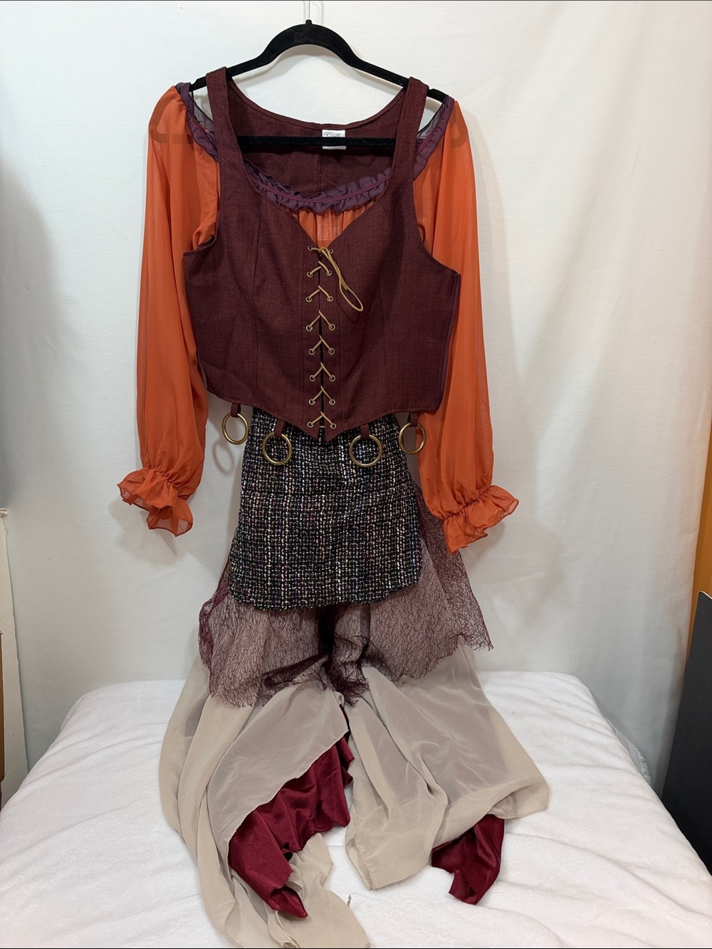 Hocus Pocus Mary Sanderson Costume With Wig - Picture 2 of 12